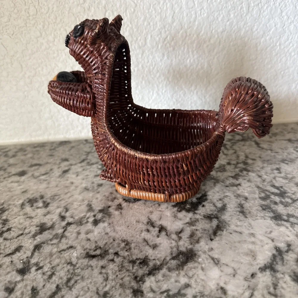 Vtg Wicker Squirrel & Acorn Basket Nut Candy Trinket Plant Cottagecore